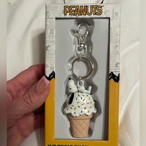 Peanuts Snoopy bag charm/keychain